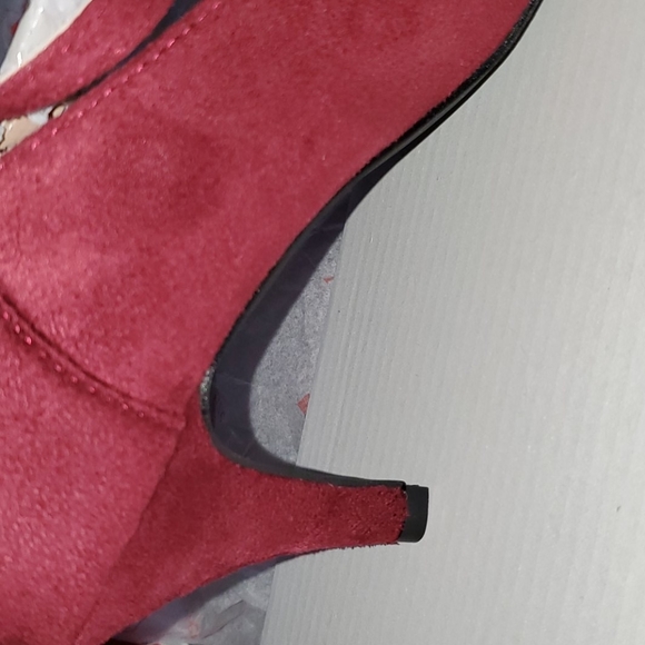 Shoes - Picture 10 of 10